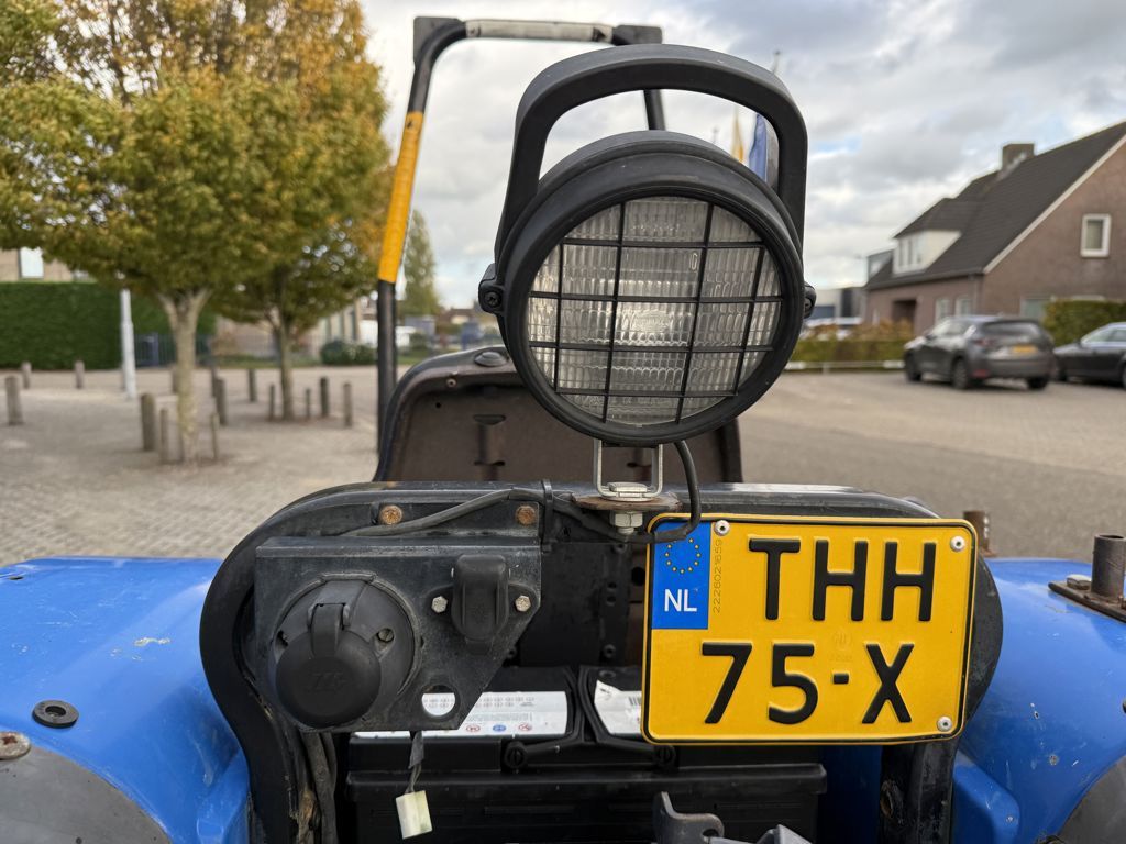 New Holland TN65V Smalspoortrekker