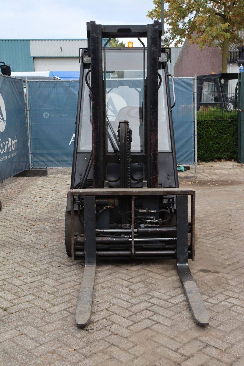 Fenwick-Linde E30/02 Electric Forklift 3000kg 3.21m 2008