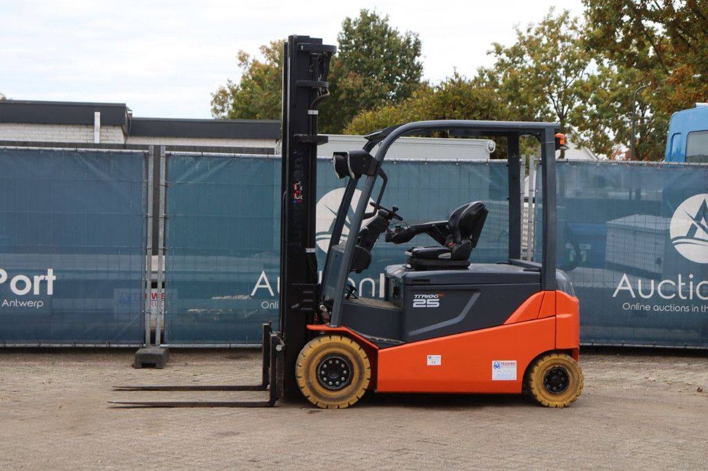 Toyota 8FBMT25 Elektro-Gabelstapler 2500 kg 6 m 2019