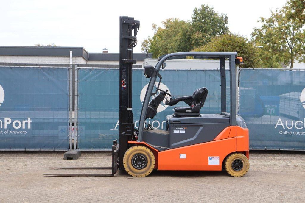 Toyota 8FBMT25 Elektro-Gabelstapler 2500 kg 6 m 2019