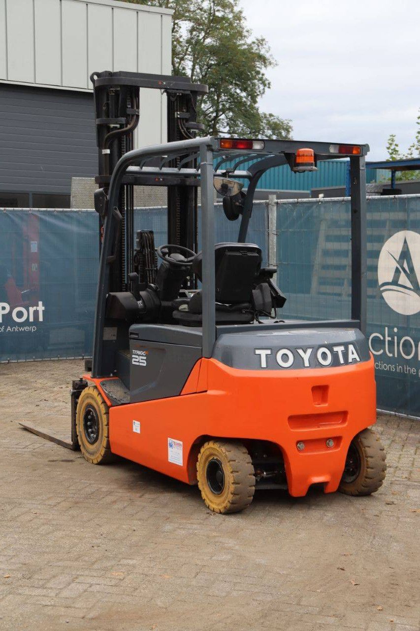 Toyota 8FBMT25 Elektro-Gabelstapler 2500 kg 6 m 2019