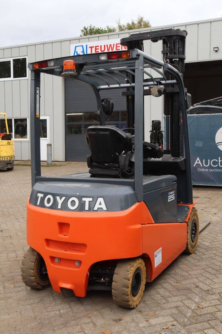 Toyota 8FBMT25 Elektro-Gabelstapler 2500 kg 6 m 2019