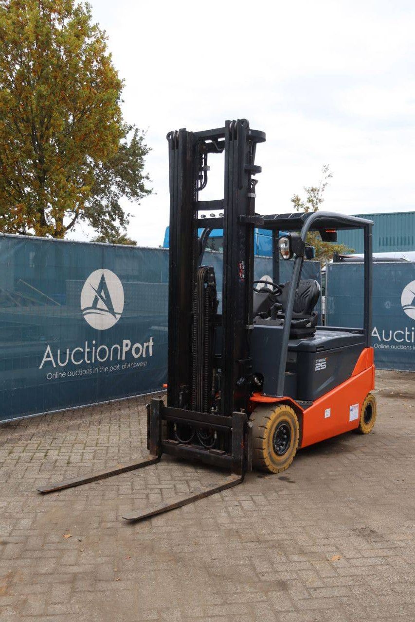 Toyota 8FBMT25 Elektro-Gabelstapler 2500 kg 6 m 2019