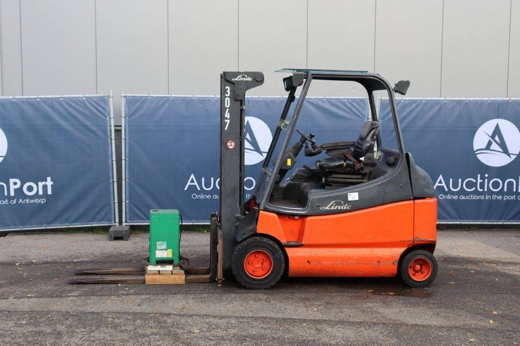 Heftruck Linde E30/03/600 Elektrisch 3000kg 7m 2007