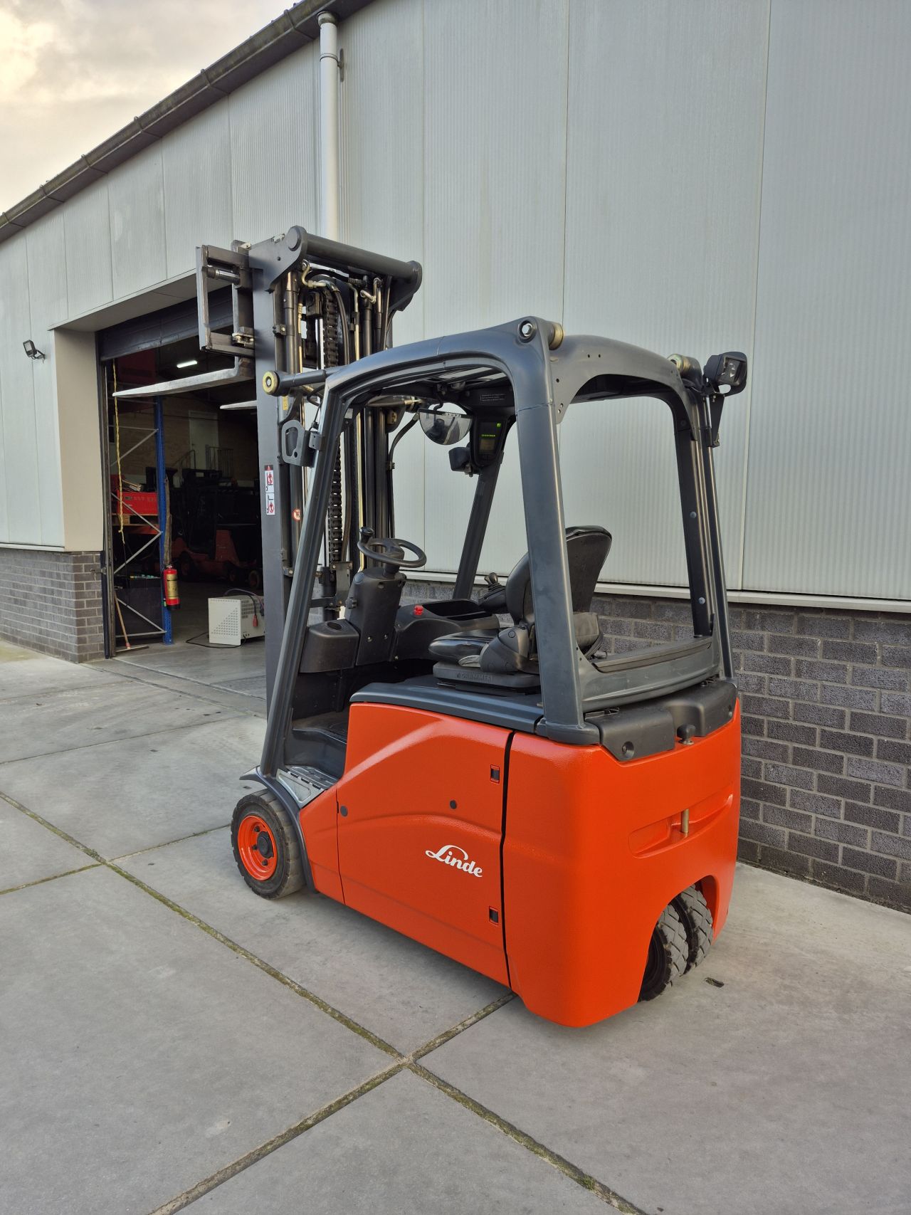 Linde E16H-01 triplex sideshift 6.070 mm 6281 uur bj 2007