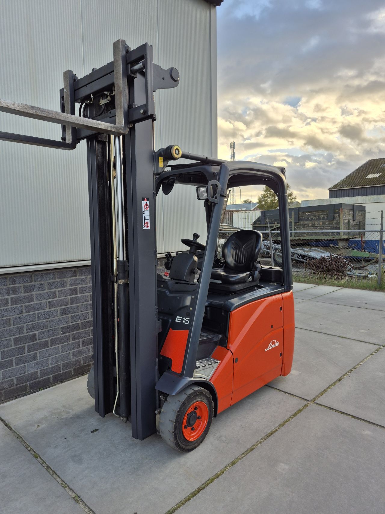 Linde E16H-01 triplex sideshift 6.070 mm 6281 uur bj 2007