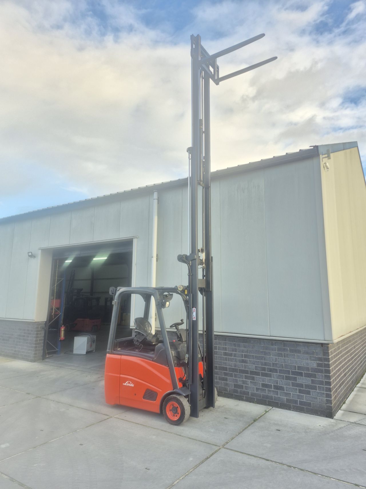 Linde E16H-01 triplex sideshift 6.070 mm 6281 uur bj 2007