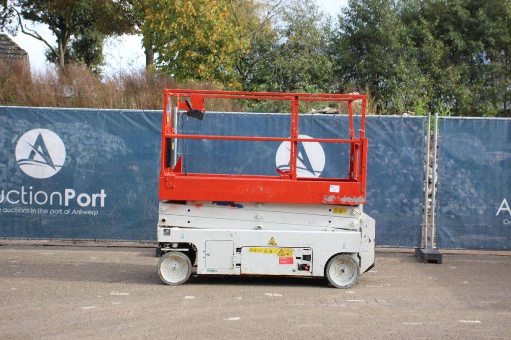 Scissor lift Genie GS2032 Electric 8.1m 2013