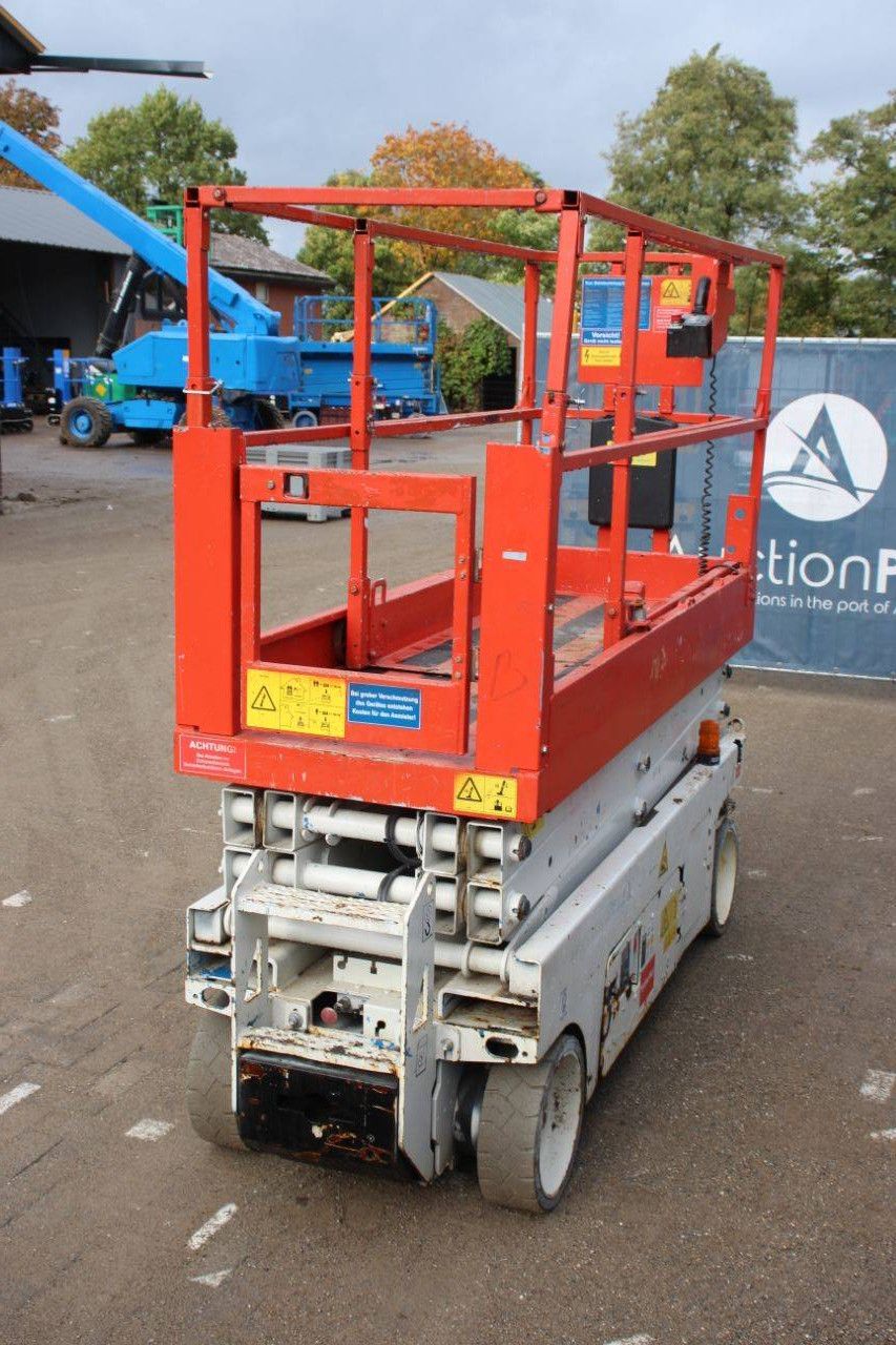 Scissor lift Genie GS2032 Electric 8.1m 2013