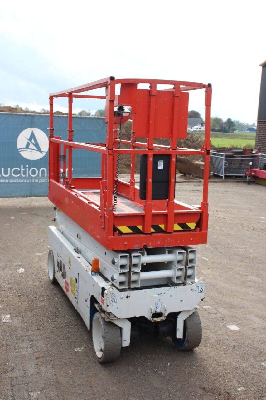 Scissor lift Genie GS2032 Electric 8.1m 2013