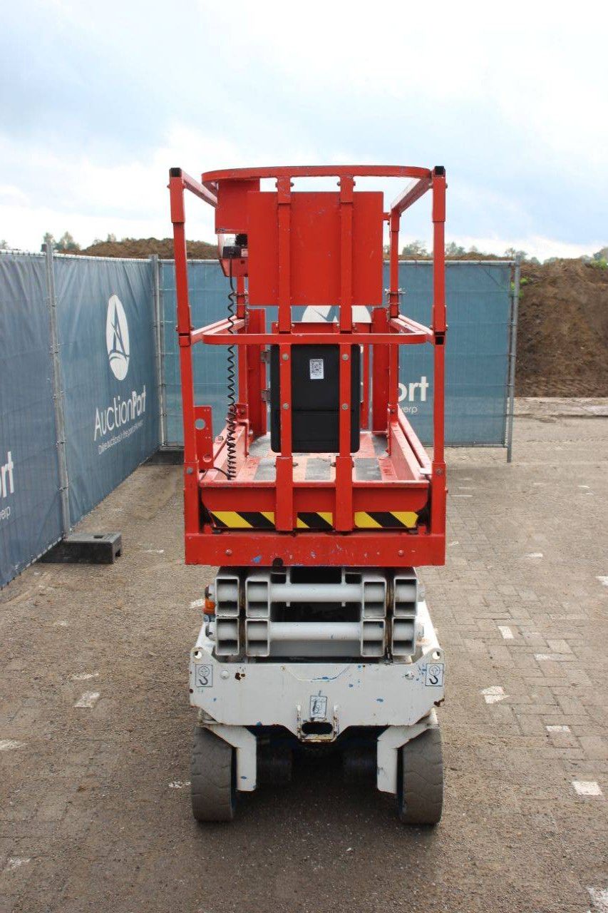 Scissor lift Genie GS2032 Electric 8.1m 2013