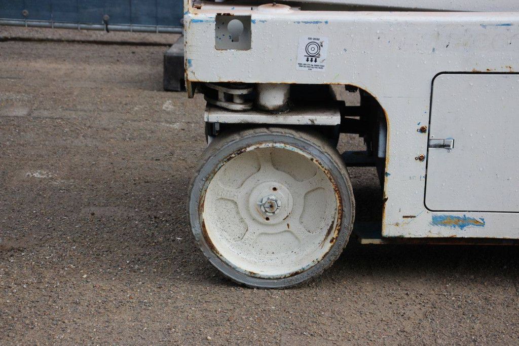 Scissor lift Genie GS2032 Electric 8.1m 2013