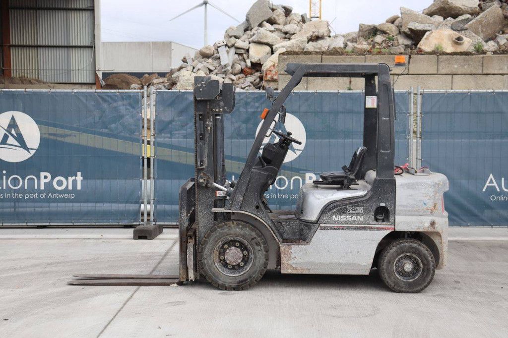 Gabelstapler Nissan PL02 Treibgas 2500kg 3,0m