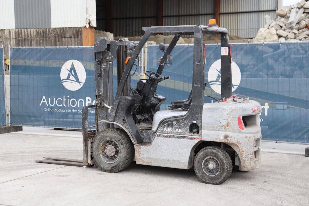 Gabelstapler Nissan PL02 Treibgas 2500kg 3,0m
