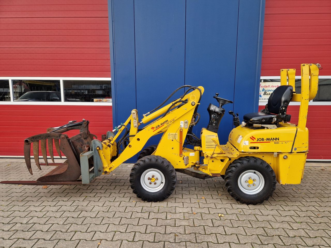 JOB-MANN 100 MINI SHOVEL PALLETVORKEN EN PELIKAANBAK 1639UUR
