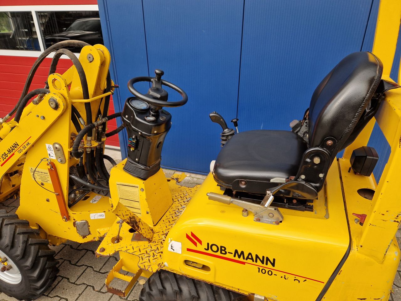 JOB-MANN 100 MINI SHOVEL PALLETVORKEN EN PELIKAANBAK 1639UUR