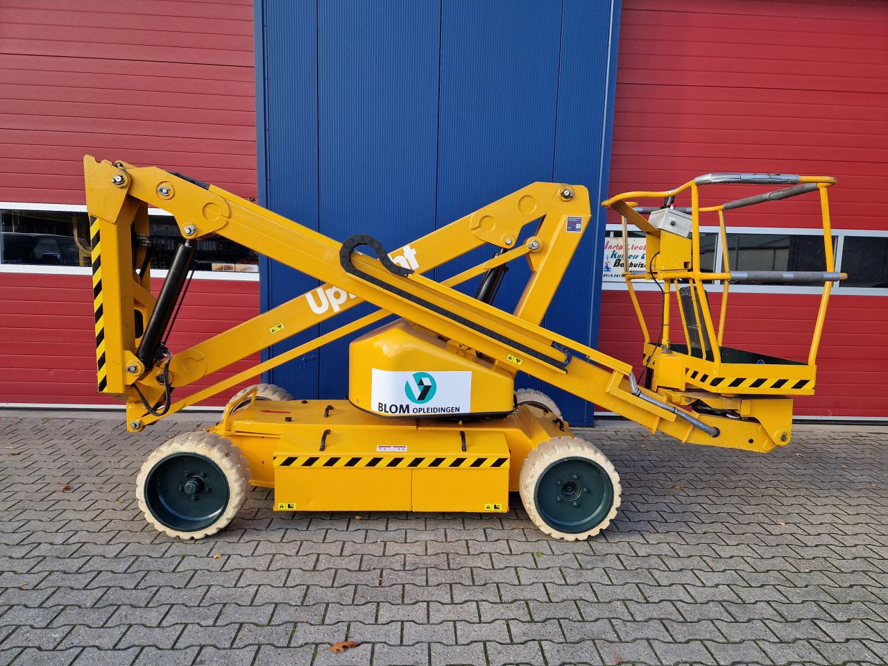 UPRIGHT AB38 KNIKARM HOOGWERKER 13.5 METER PRIJS MARGE