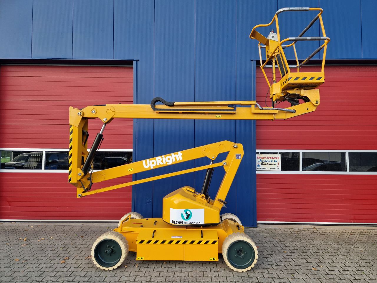 UPRIGHT AB38 KNIKARM HOOGWERKER 13.5 METER PRIJS MARGE