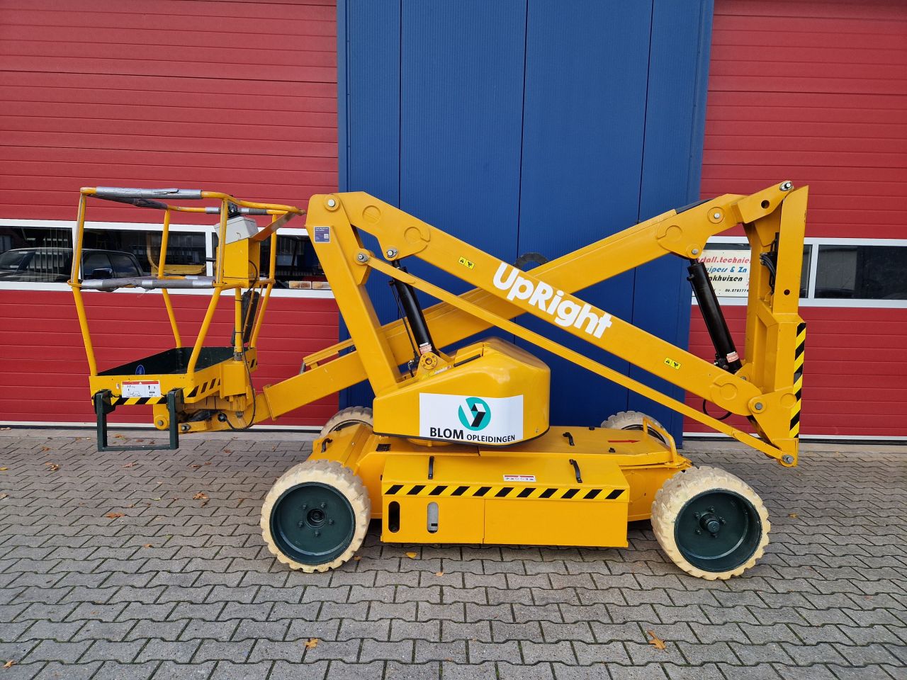 UPRIGHT AB38 KNIKARM HOOGWERKER 13.5 METER PRIJS MARGE