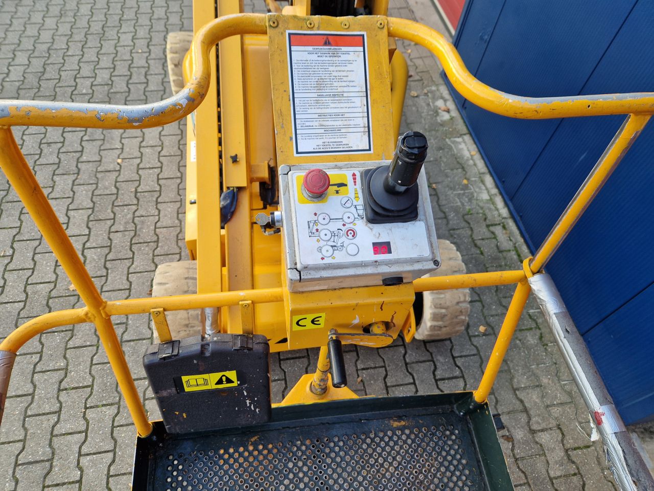 UPRIGHT AB38 KNIKARM HOOGWERKER 13.5 METER PRIJS MARGE