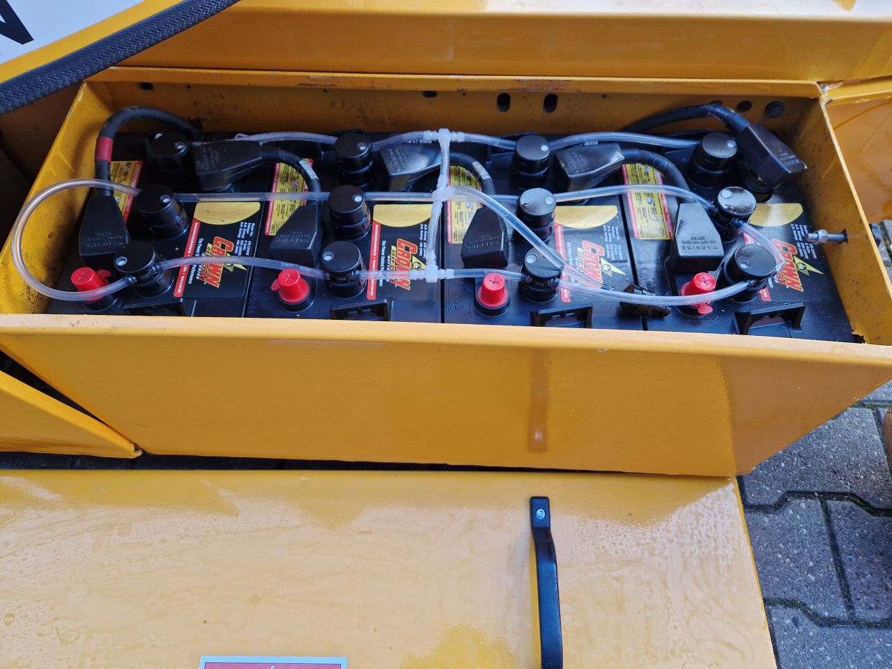UPRIGHT AB38 KNIKARM HOOGWERKER 13.5 METER PRIJS MARGE