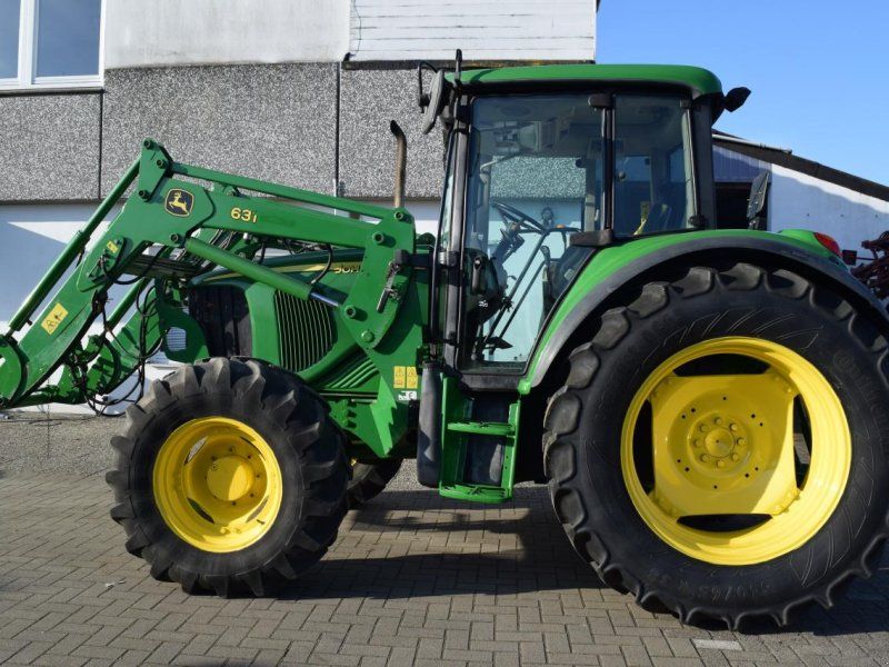 John Deere 6220