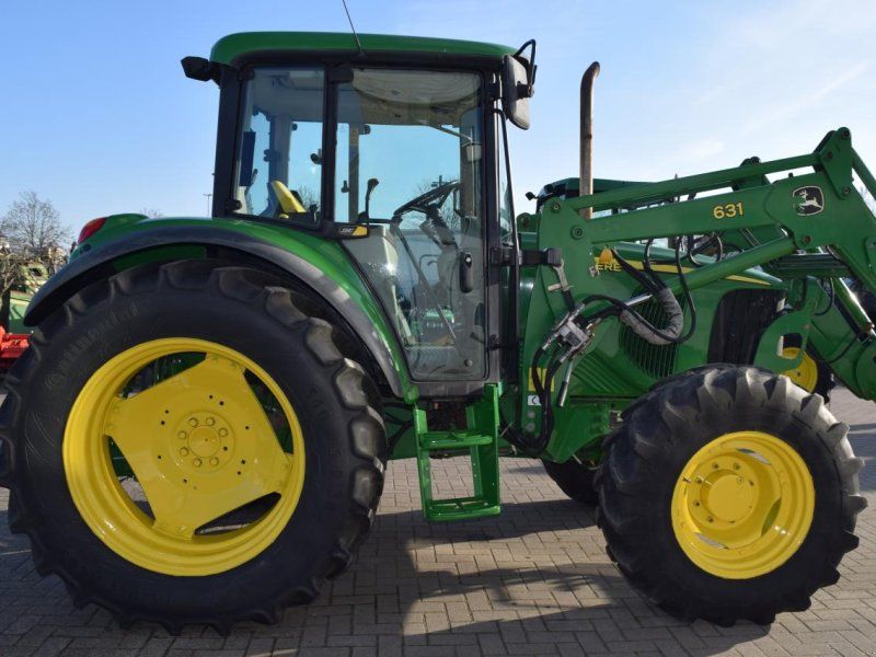 John Deere 6220