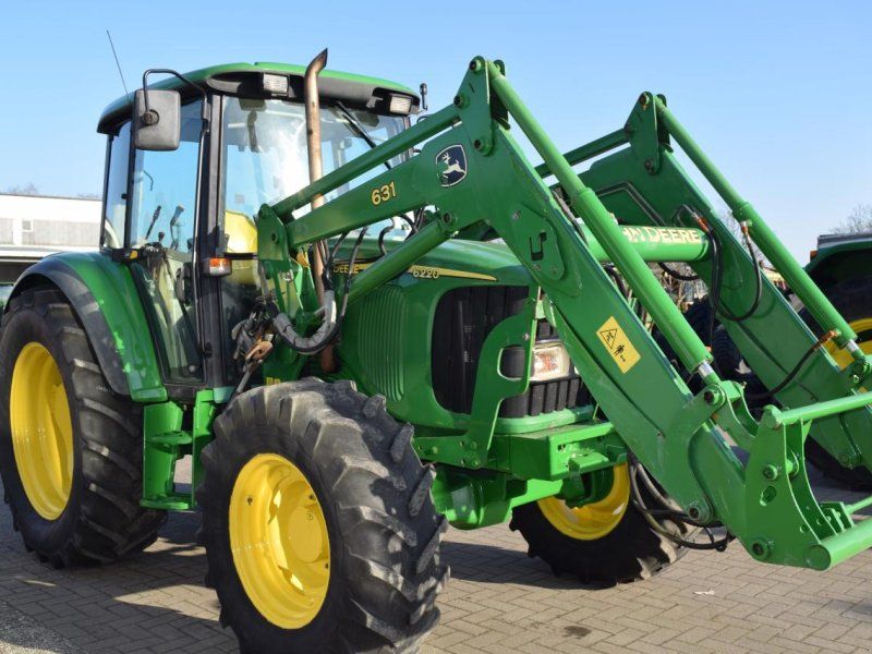 John Deere 6220