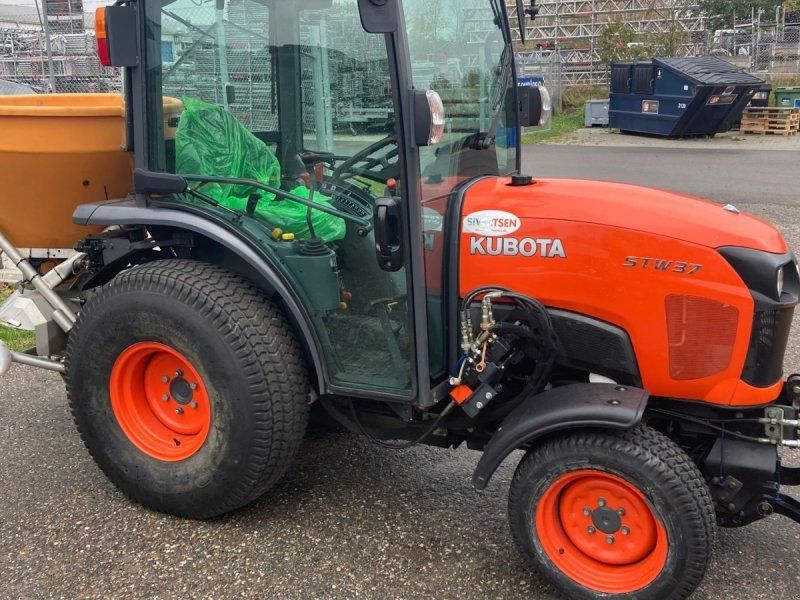 Kubota STW37 Kompakttraktor