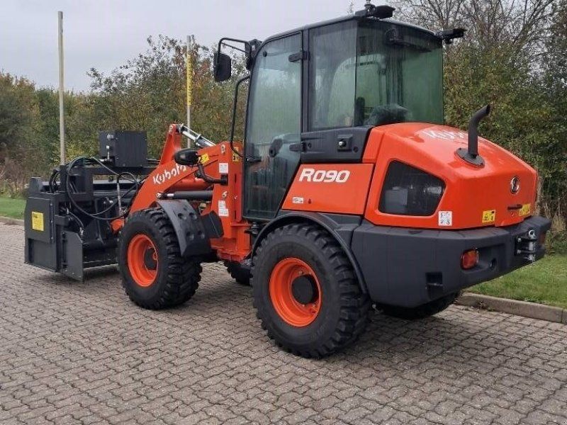 Kubota R 090