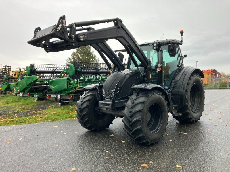 Valtra N175 mit Frontlader & Winterdienstausstattung