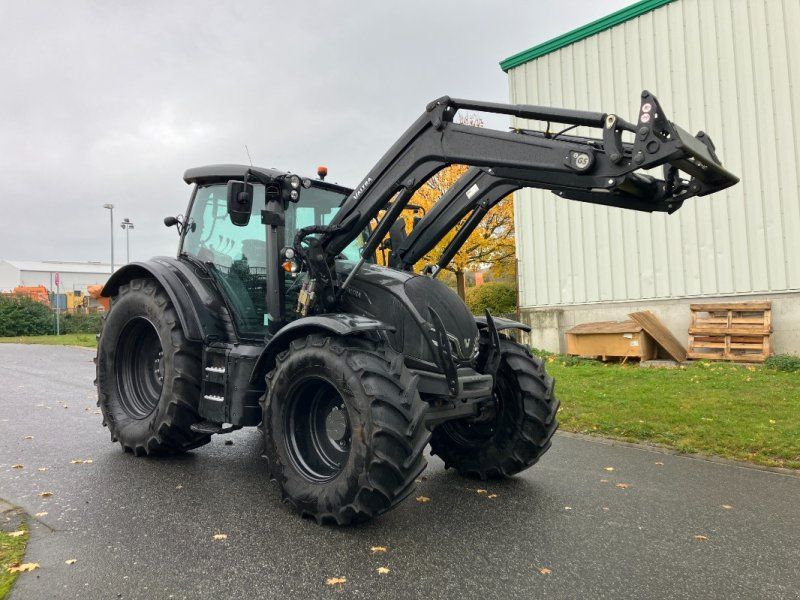 Valtra N175 mit Frontlader & Winterdienstausstattung