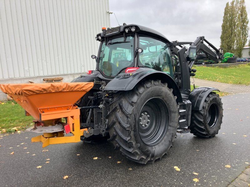 Valtra N175 mit Frontlader & Winterdienstausstattung