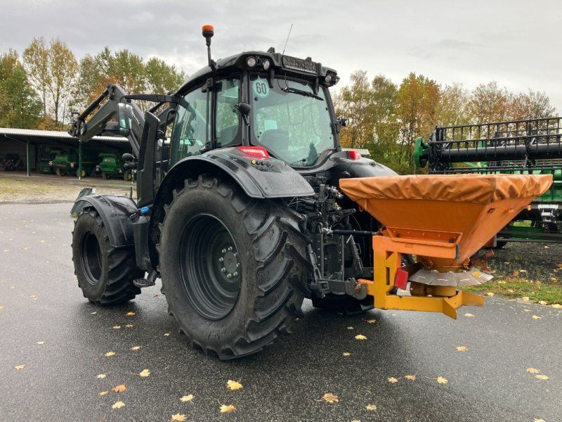 Valtra N175 mit Frontlader & Winterdienstausstattung