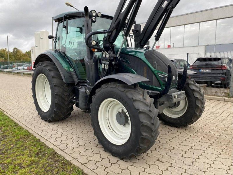 Valtra N104 MIT ALÖ FRONTLADER