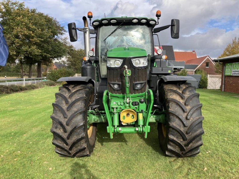 John Deere 6215R