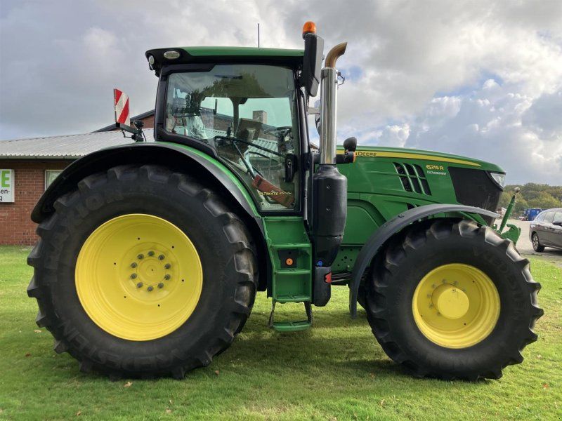 John Deere 6215R