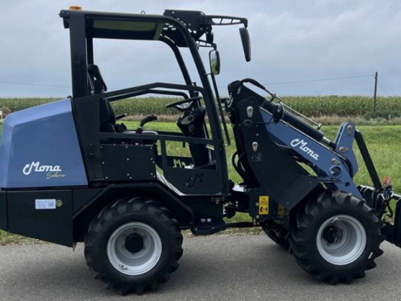 MONA Solara, voll elektrischer Lader mit 1,5 to Hubkraft, bis zu 45 %