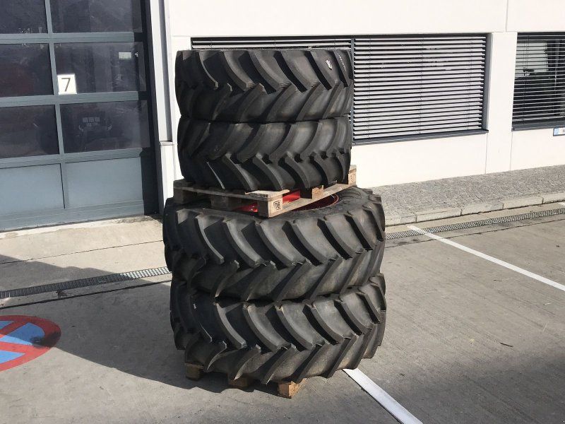 Mitas 540/65R34 + 440/65R24 mit Felgen