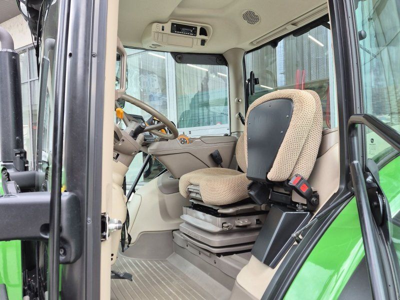 John Deere 6110