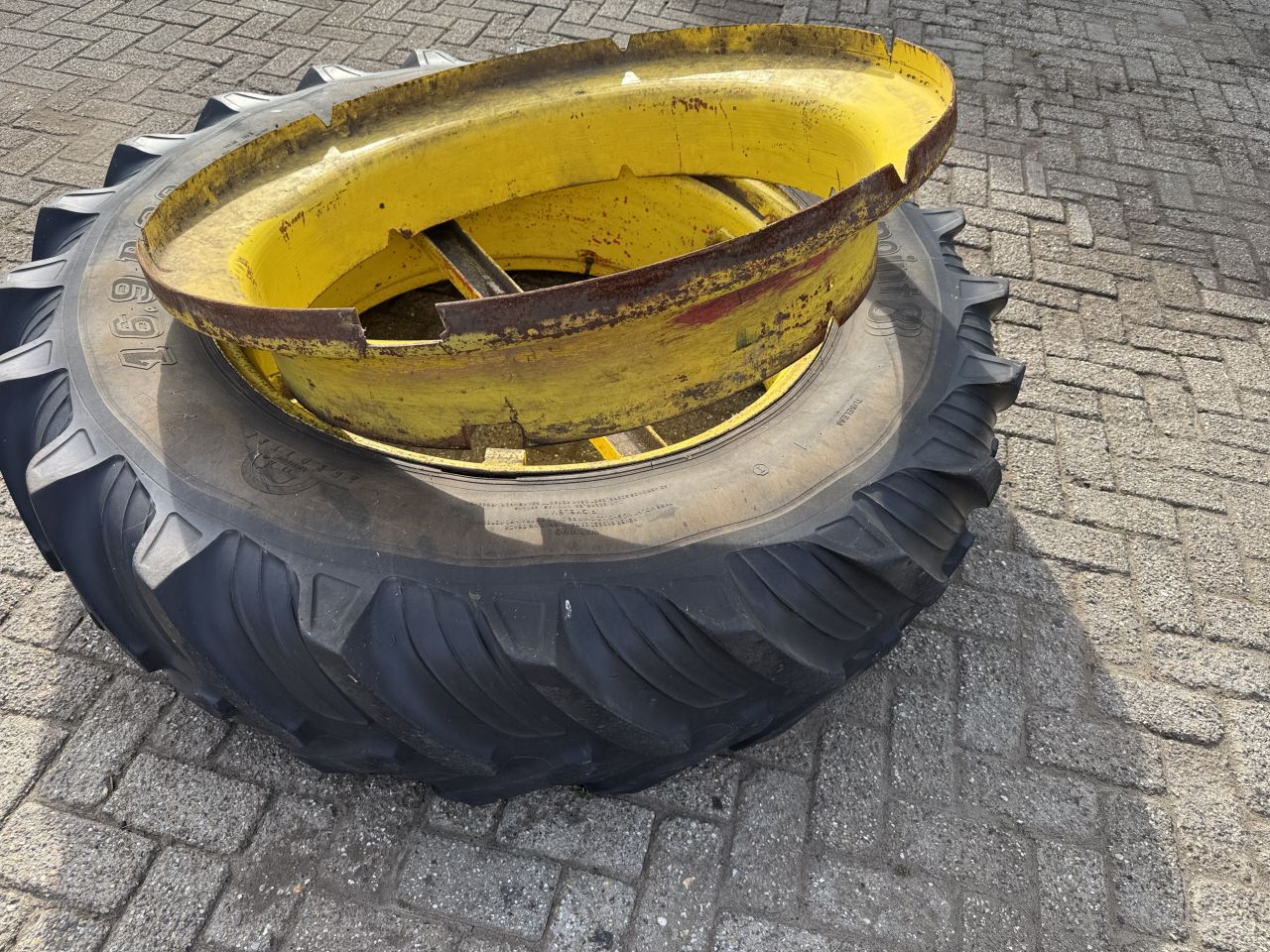 Dubbel lucht met verloop ring 16,9xR38