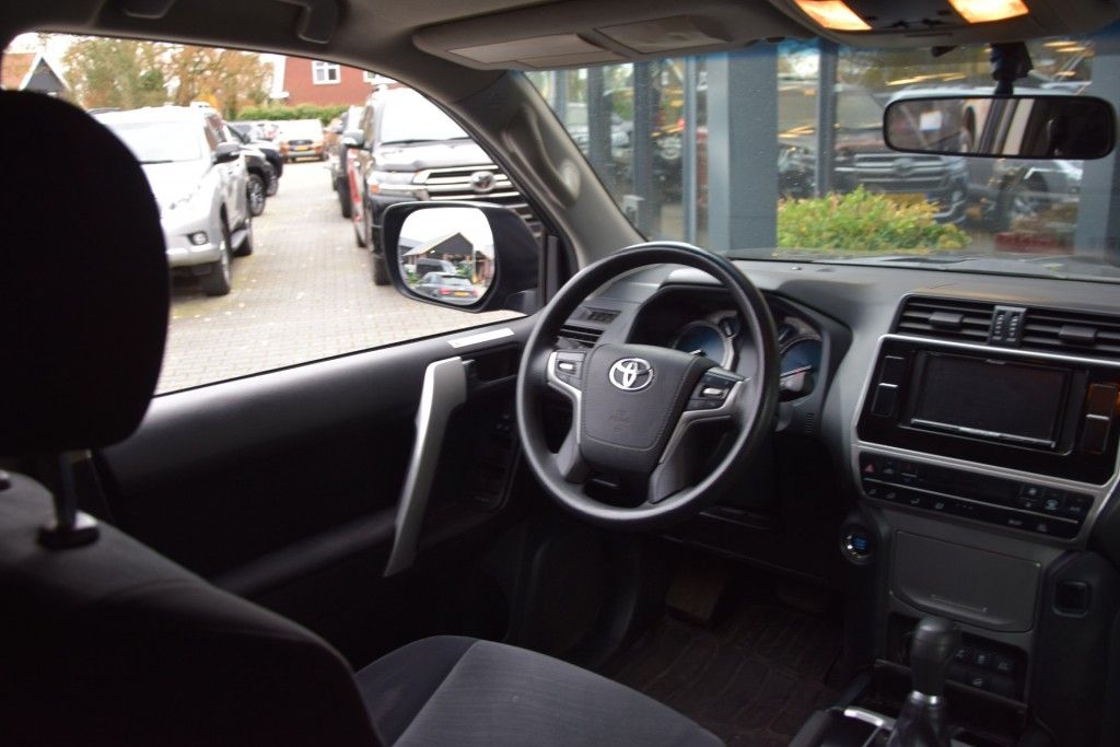 Toyota Landcruiser 150 2.8 D-4D 5DRS ACTIVE A/T VAN