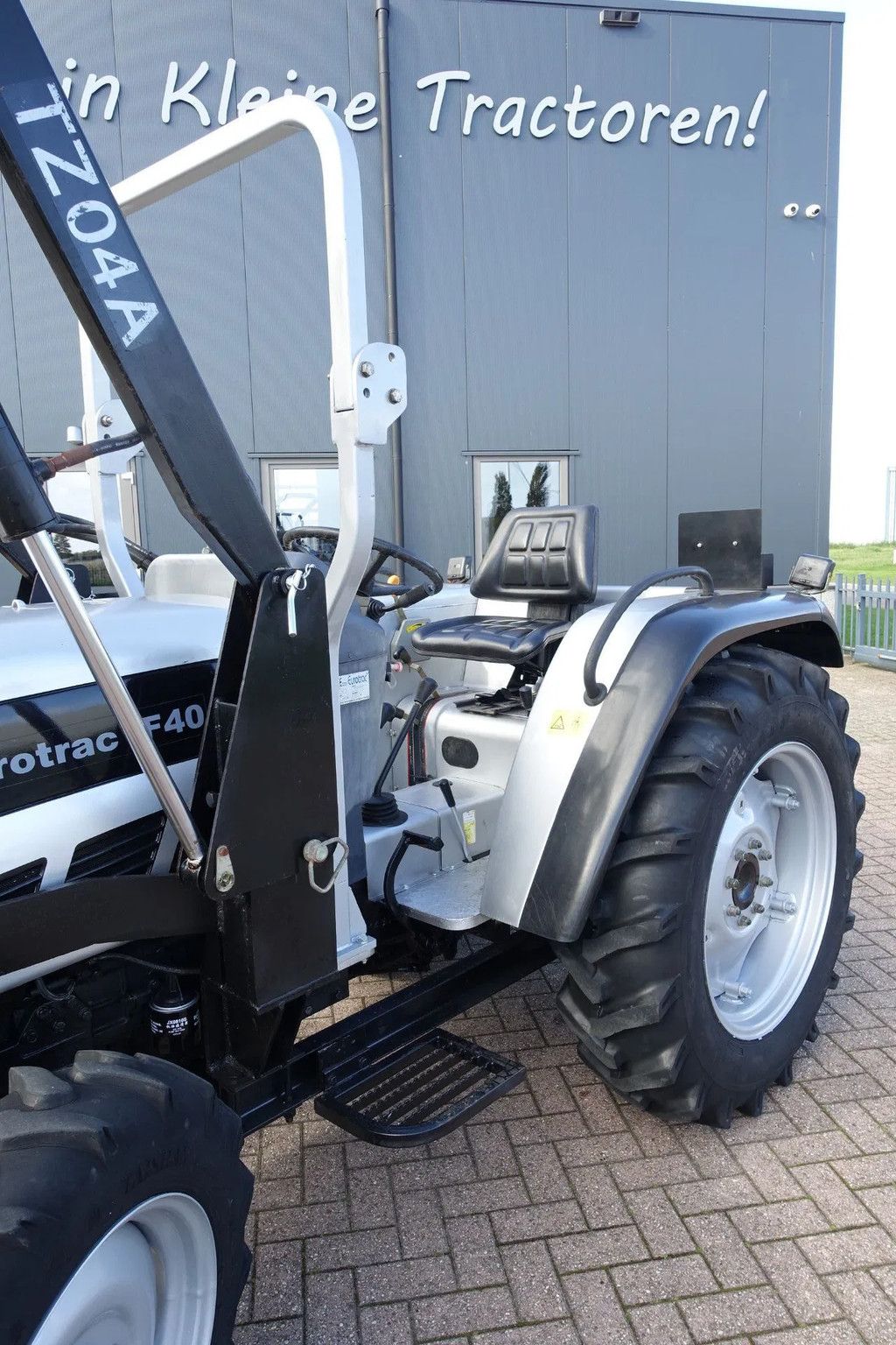 Eurotrac F40 4wd / 00517 Draaiuren / Voorlader