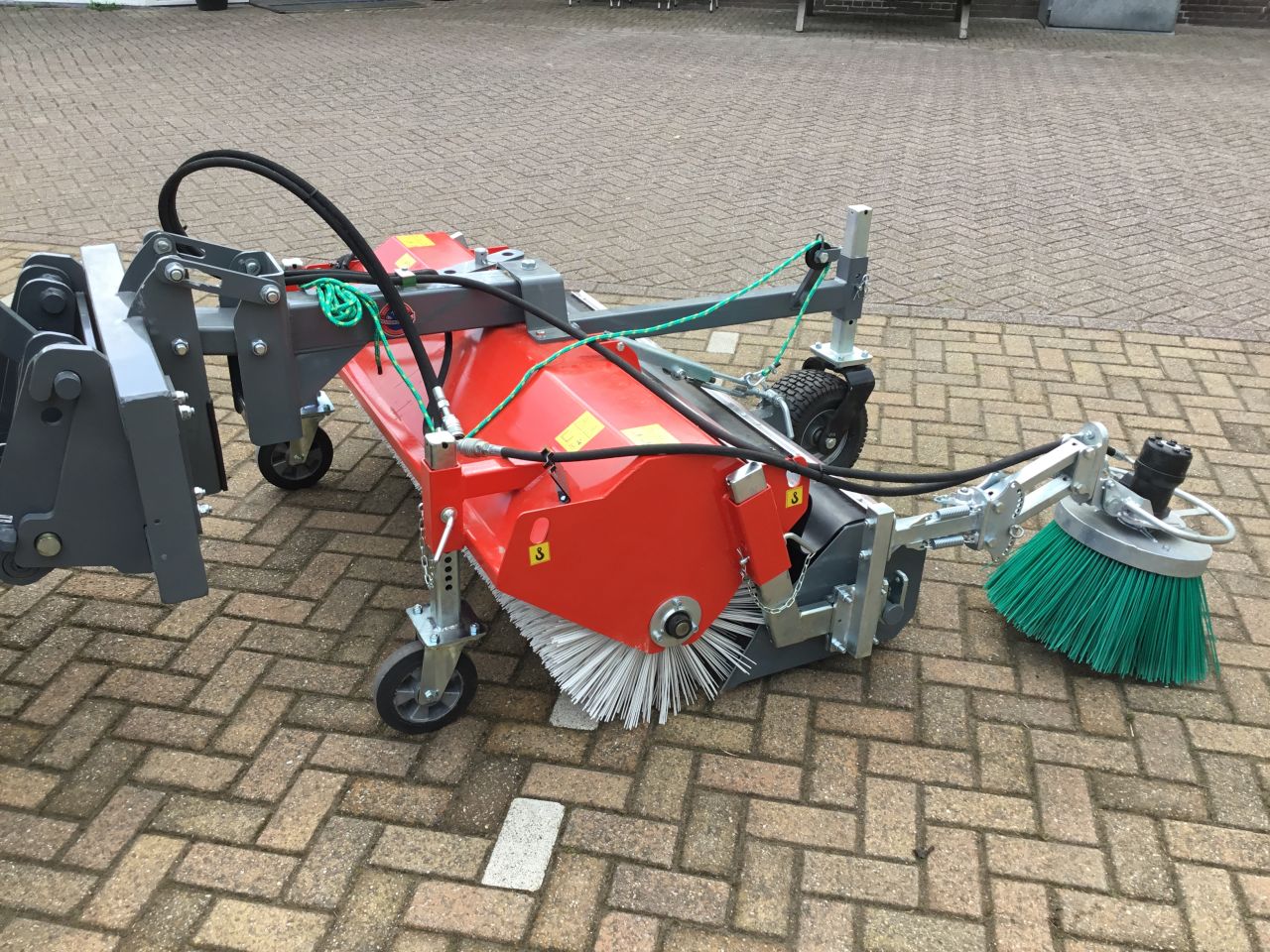Veegborstel / veegmachine voor GiANT knikladers
