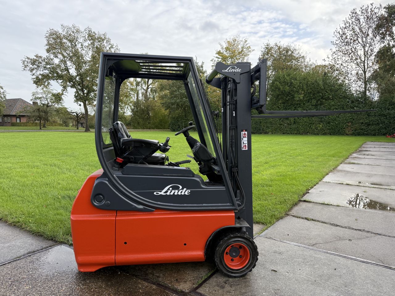 Linde E16 elektrische heftruck Freelift Sideshift