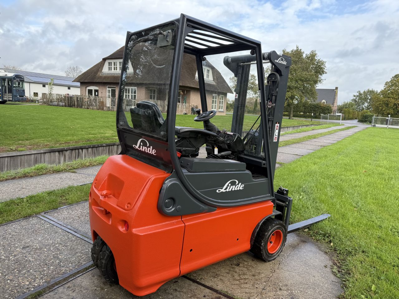 Linde E16 elektrische heftruck Freelift Sideshift