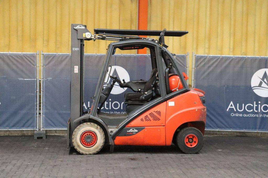 Gabelstapler Linde H30T-02 Treibgas 3000kg 7,0m 2015