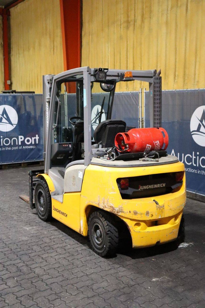 Gabelstapler Jungheinrich TFG 425 Treibgas 2400kg 4,73m 2019