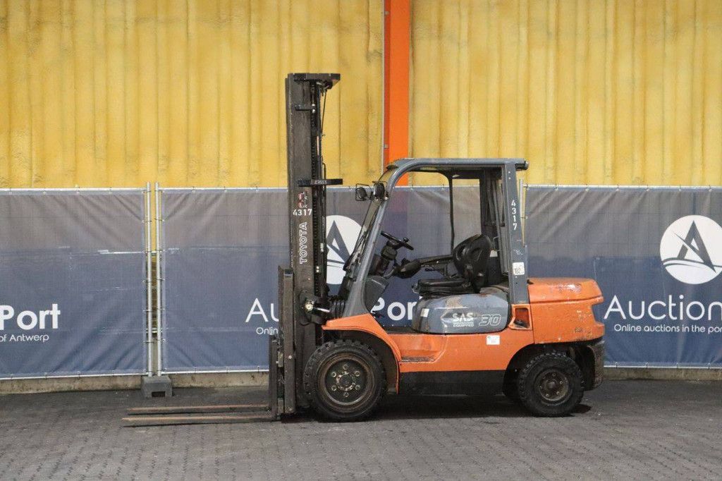 Forklift Toyota 02-7FDF30 Diesel 3000kg 6.0m 2007