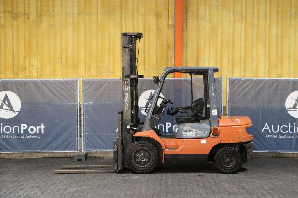 Forklift Toyota 02-7FDF30 Diesel 3000kg 6.0m 2007